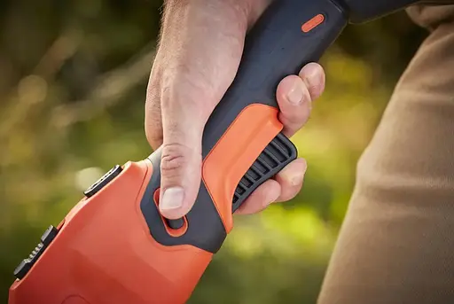 Аккумуляторный триммер Black&Decker с АКБ и ЗУ BCSTE636L1 - фото 2
