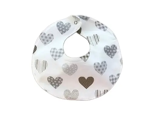 Непромокаемый слюнявчик Moontime "Сердечки" - фото 1