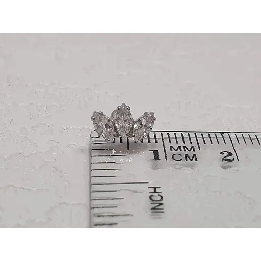 Срібна сережка для пірсингу хелікса Ірій з фіанітами. 40034ШТ - фото 5