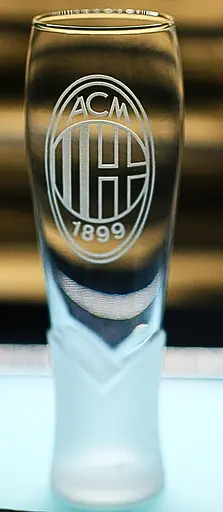 Пивний келих крафтовий 440 мл ФК Мілан AC Milan з гравіюванням подарунок для фаната футбольна кружка глянец - фото 1