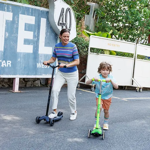 Самокат Micro Maxi Deluxe Neon LED Зелений папуга (MMD232) - фото 9