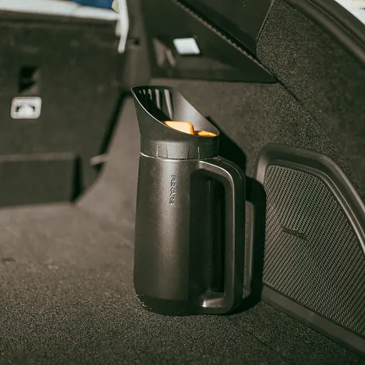 Разбрасыватель ручной для соли и песка Fiskars Solid™ 2,3 л (1057076) - фото 4