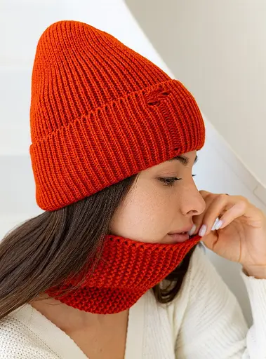 Женская вязаная шапка и снуд набор 1 шерсть 20% с отворотом Оранжевый - фото 2