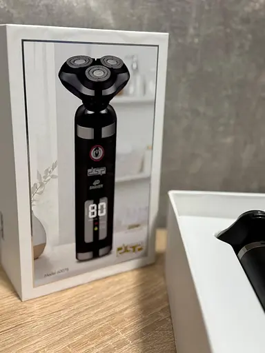 Бритва на аккумуляторе с дисплеем DSP 60078 роторная электробритва мужская с плавательными головками 3 Вт Черная - фото 9