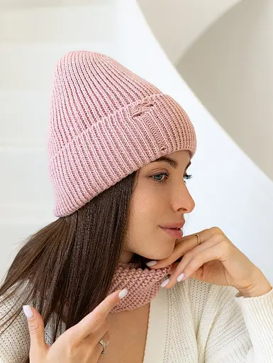 Женская вязаная шапка и снуд набор 1 шерсть 20% с отворотом Розовый - фото 2