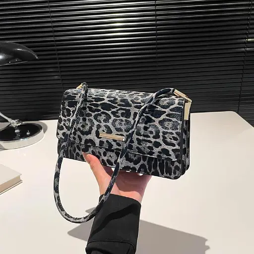 Кросбоді з клапаном з еко-шкіри Lilly P2-8208LG