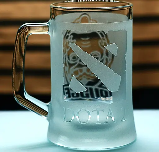 Пивний келих з ручкою Dota 2  Дота 2 з гравіюванням Pudge 660 мл скляний кухоль сувенір для геймера - фото 1