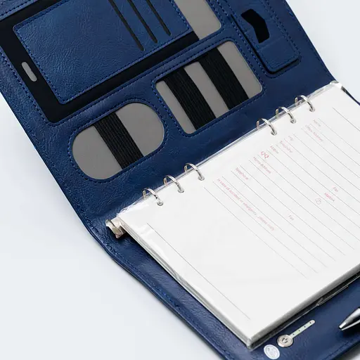 Шкіряний синій бізнес щоденник-органайзер з бездротовою зарядкою з вбудованим Powerbank і флешкою з ручкою в коробці із якісного картону - фото 6