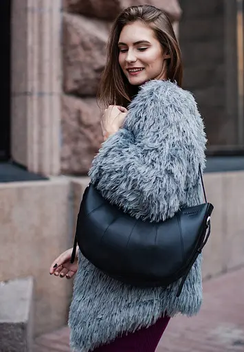 Шкіряна жіноча сумка Круасан чорна Krast - фото 6