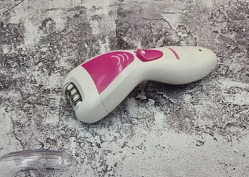 Водонепроникний жіночий епілятор Geemy GM-7006 4 в 1 - для сухого та вологого використання - фото 2