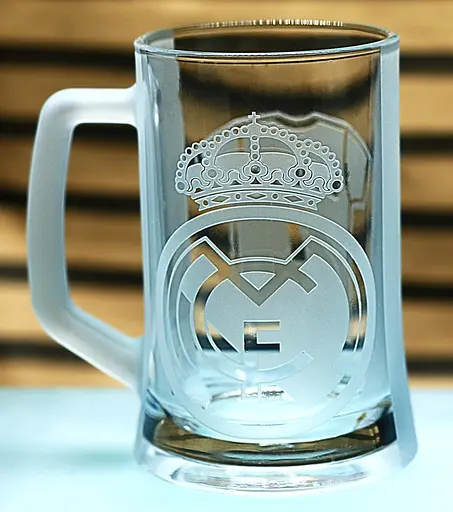 Пивний келих 660 мл Реал Мадрид Real Madrid з гравіюванням подарунок для фаната  футбольний кухоль Роналдо - фото 1