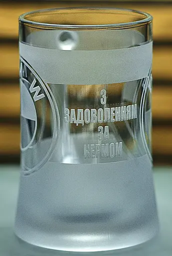 Пивний кухоль BMW 660 мл з гравіюванням Подарунок автолюбителю  Келих з логотипом авто БМВ та  легендарний слоган - фото 4