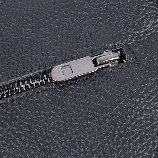 Тонка сумка для чоловіків через плече з натуральної шкіри SHVIGEL 23х24х1,5 см sum0027003 - фото 5