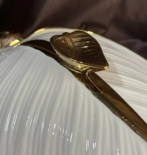 Салатница в форме листа с крышкой стильная керамическая миска Белый с золотым - фото 2