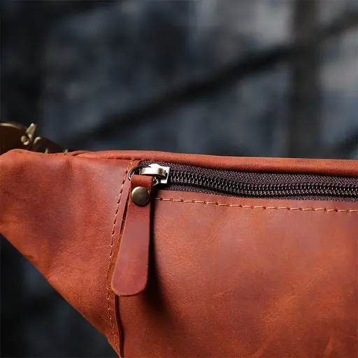 Практична сумка-бананка для чоловіків із натуральної вінтажної шкіри SHVIGEL 34х12х4 см sum0027477 - фото 19