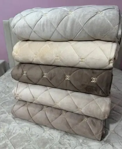 Покрывало-стеганное Шанель бежевый велюр-коттон размер 2,20×2,40 м для кровати - фото 1