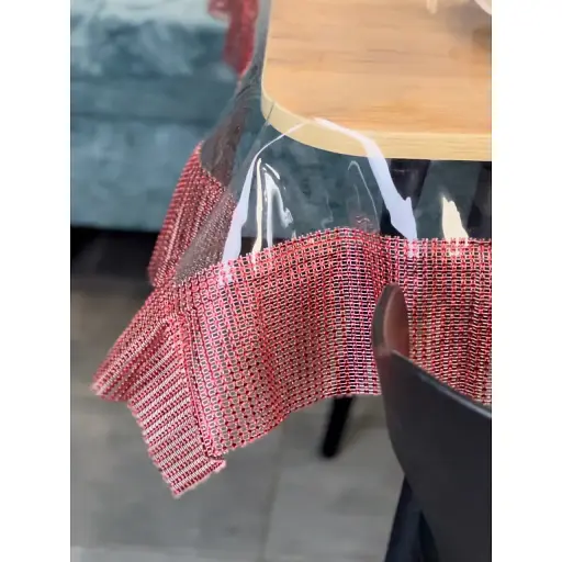 Скатерть силиконовая с красной стразовой лентой 350х180 см