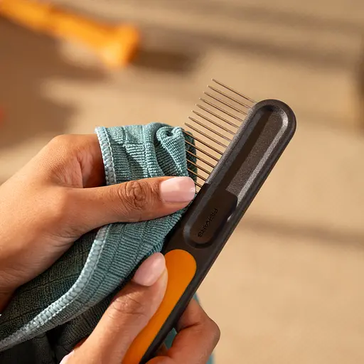 Гребінець для розчісування собак і котів Fiskars Wide Toothed Comb (2009134) - фото 2