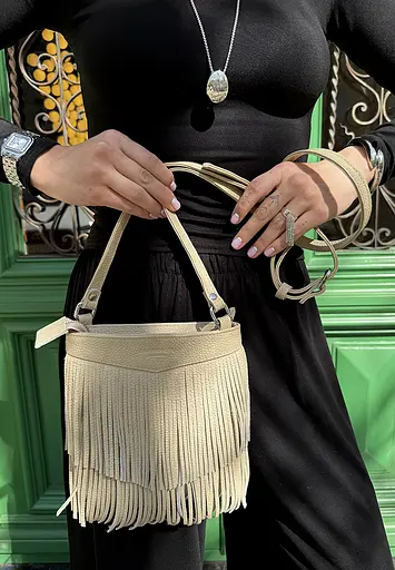 Шкіряна жіноча сумка з бахромою міні-кроссбоді Fleco світло-бежева - фото 2