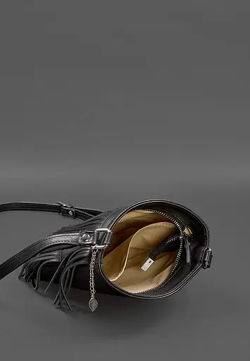 Шкіряна жіноча сумка з бахромою міні-кроссбоді Fleco чорна краст - фото 4