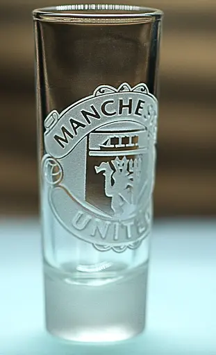 Стеклянная рюмка 60мл ФК Манчестер Юнайтед FC Manchester United с гравировкой подарок футбольная стопка - фото 2