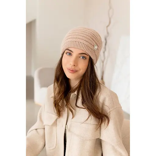 Женская зимняя шапка Валенсия из ангоры 80% с двойной вязкой с брошкой Бежевый - фото 1