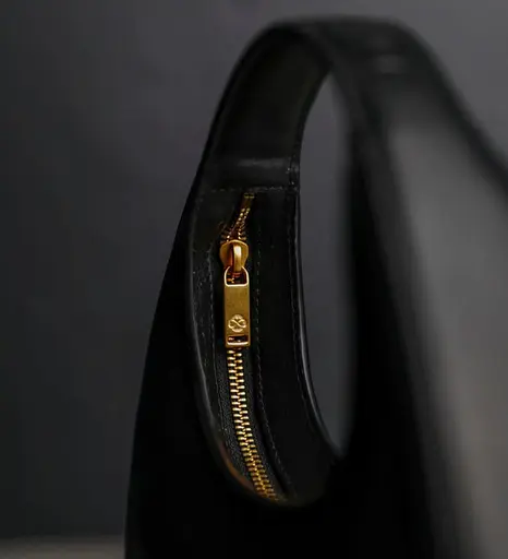 Кожаная сумка-полумесяц Time Resistance 28х15х6.5 см sum0028633 - фото 9