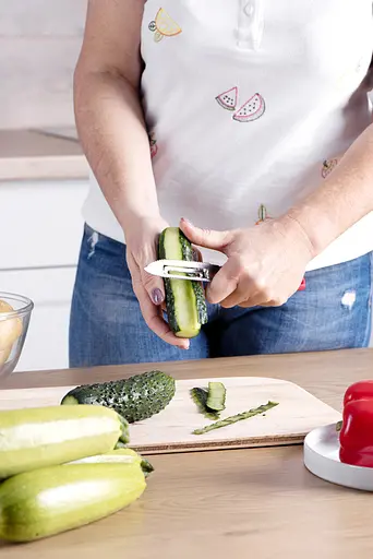 Ніж 2в1 економка овочечистка рибочистка великий з пластмасовою ручкою для очищення овочів та фруктів 20.5 см, Kitchette Червоний 83748 - фото 3