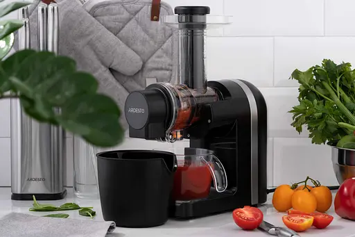 ARDESTO Соковитискач шнековий 200Вт, чаша-0.6л, макуха-0.7л, пластик/метал, чорно-сріблястий - фото 4
