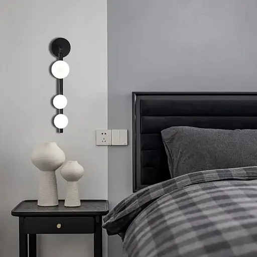 Настінний чорний світильник з 3 білими плафонами Арт. NO 2/3 BK Line F - фото 1