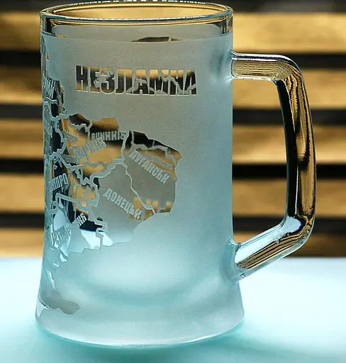 Патріотичний пивний келих 660 мл карта України з гравіюванням  Кухоль Вільна Незламна подарунок для патріота - фото 4