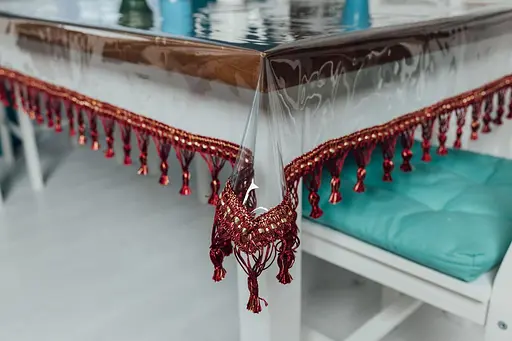 Скатерть силиконовая с бордовой бахромой 330х120 см - фото 3