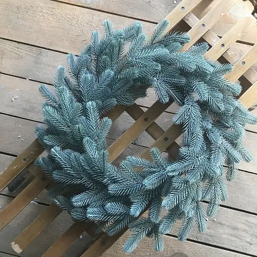 Венок хвойный рождественский Hvoya Traditional литой голубой 40 см - фото 5