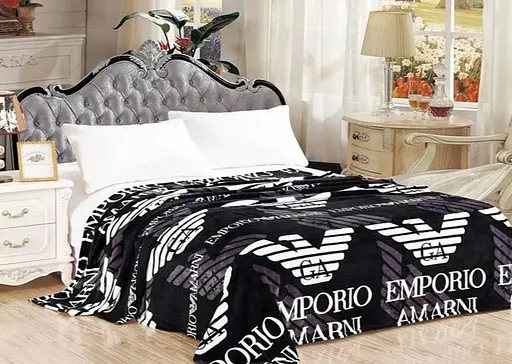 Плед-Покривало Tag Tekstil велсофт добре утримує тепло (мікрофібра) 150x220 см чорний із контрастним графічним принтом м'який - фото 1