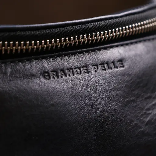 Бананка кожаная Grande Pelle 26х13х7 см sum0015586 - фото 7