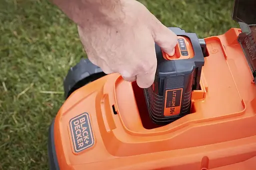 Газонокосарка акумуляторна Black+Decker BCMW3336L2 - фото 2