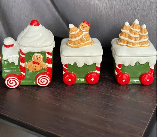 Набір новорічних банок 3 шт BonaDi 928-111 Паровозик для сипучих продуктів кераміка 450 мл 300 мл 300мл - фото 5