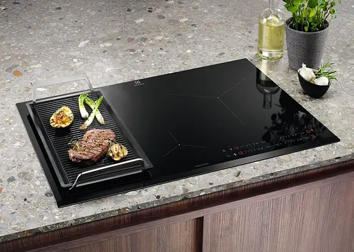 Варильна поверхня індукційна Electrolux 80 см розширена зона датчик кипіння Hob2Hood чорний - фото 6