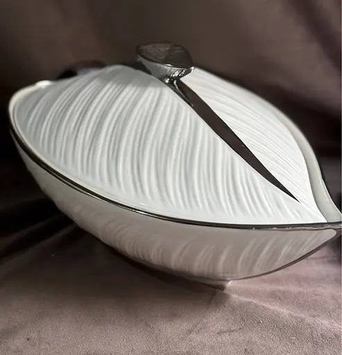 Салатница в форме листа с крышкой стильная керамическая миска Белый с серебряным - фото 4