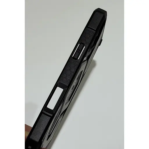 Оригинальный противоударный чехол UAG Monarch Pro MagSafe для iPhone 16 Plus Carbon Black 114455114242 - фото 6