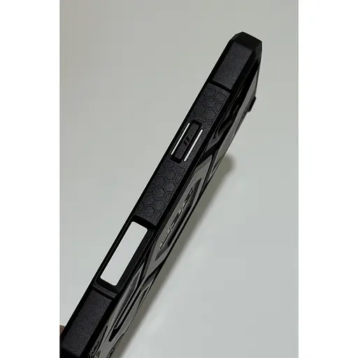 Оригинальный противоударный чехол UAG Monarch Pro MagSafe для Iphone 16 Plus Kevlar Black 114455113940  - фото 8