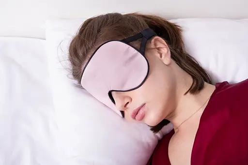 Маска для сна Чумацький Шлях из мерсеризированного хлопка с нескользящей резинкой в Подарочной упаковке Розовый (1141-02) - фото 5