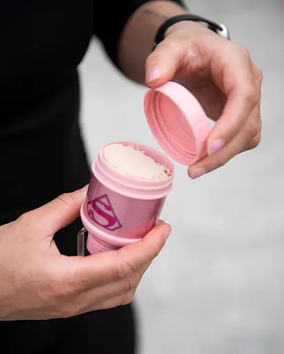 Контейнер для спортивного харчування Smart Shake Whey2Go DC 110 мл, Supergirl - фото 2