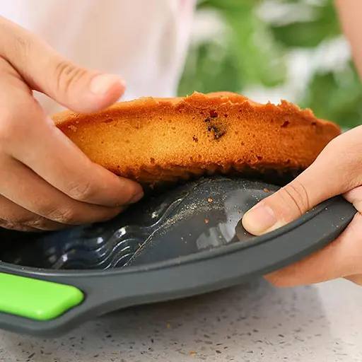 Форма для тортів та пирогів кругла силіконова з рифленим дном та ручками Ø 24.5 см, Kitchen Master Чорний 86048 - фото 9