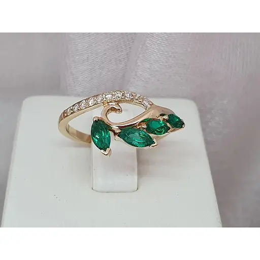 Золотое кольцо с бриллиантами и изумрудом. 202339 18 - фото 2