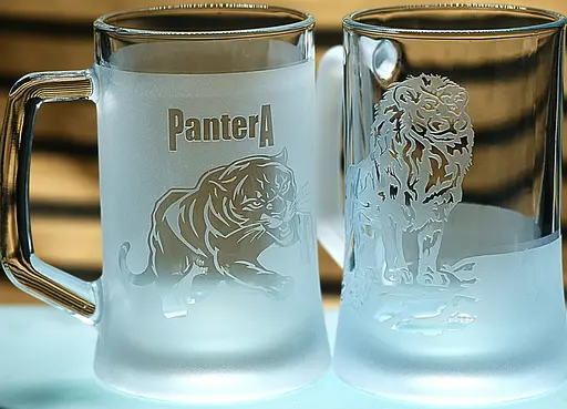 Набір пивних келихів 660 мл для пари Лев та Пантера  подарунок для закоханих  кухлі з гравіюванням  подарунок на річницю  весілля - фото 2