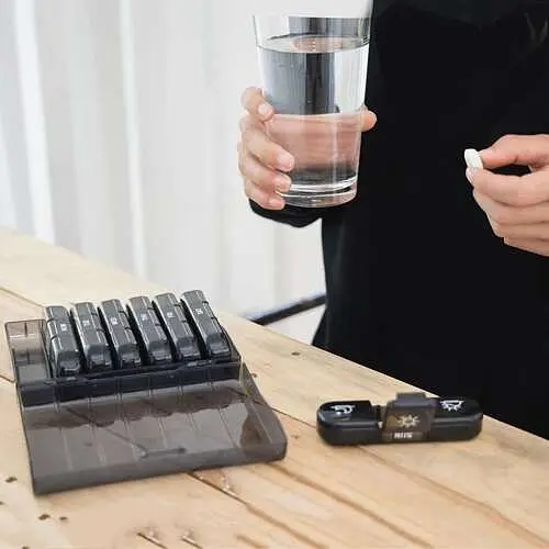 Таблетниця-органайзер RUHHY 24287 на 7 днів 3 секції в день чорна - фото 9