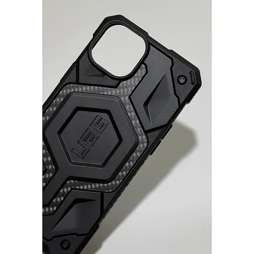 Оригинальный противоударный чехол UAG Monarch Pro MagSafe для iPhone 14 Plus/15 Plus Black 114029114040 - фото 6