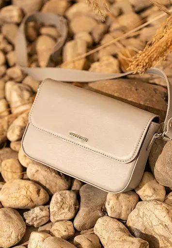 Женская кожаная сумка Mary светло-бежевая - фото 2