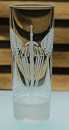 Рюмка 60мл с гравировкой ДШВ подарок для военнослужащего рюмка с логотипом Десантно-штурмовая стопка войск ВСУ - фото 1